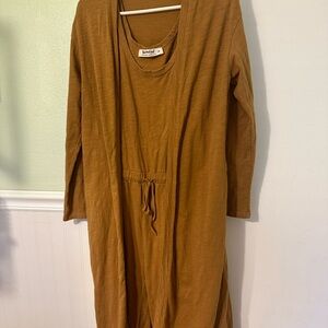 Jumper with tie waist and long top to wear or you can wearr the outfit alone